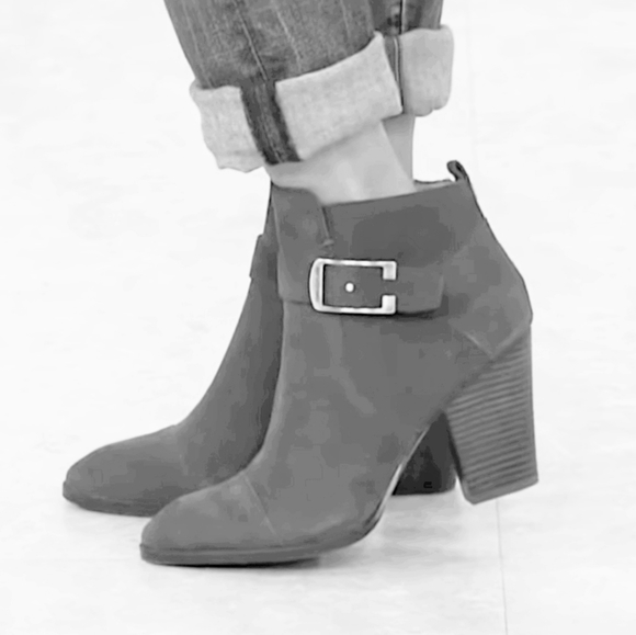 Beautiful Donald J. Pliner Natural/Neutral Leather Buckle Booties - Picture 6 of 13